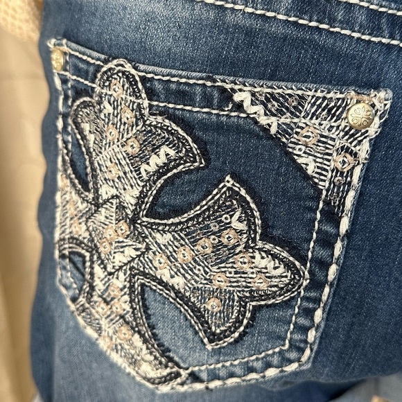 Love Indigo Blue Denim Shorts Size‎ 6 Cross Embroidery Rhinestones Cuffed - Picture 7 of 13